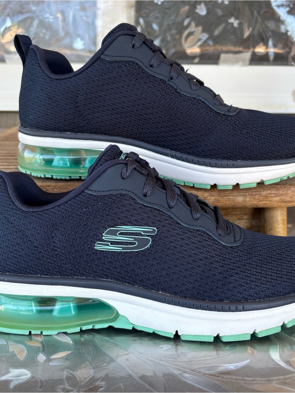 Skechers Navy Knit Sneakers with Mint Green Accents Womens 6.5 EUC